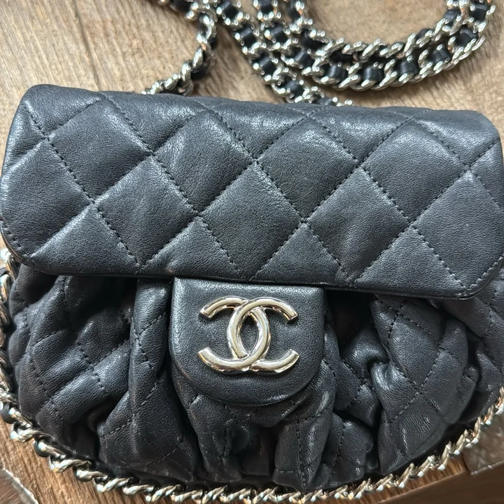 Chanel black leather chain around crossbody bag chunky silver hardware 8x6
